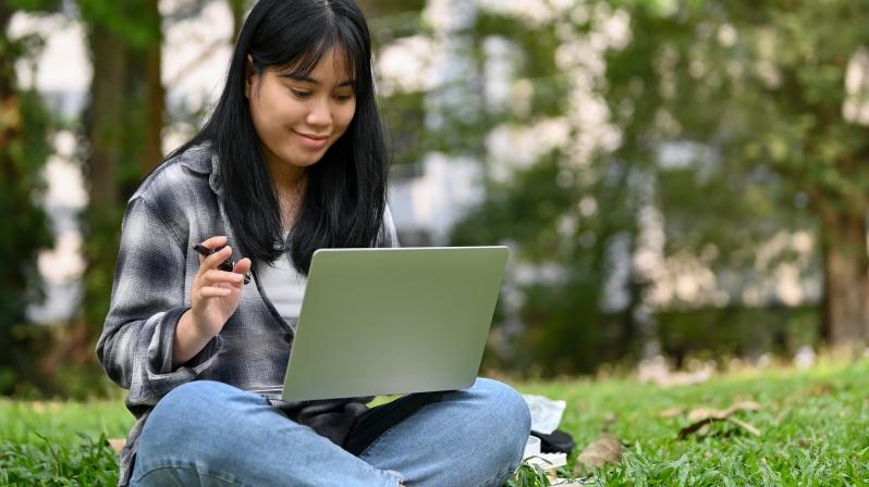 Student med laptop